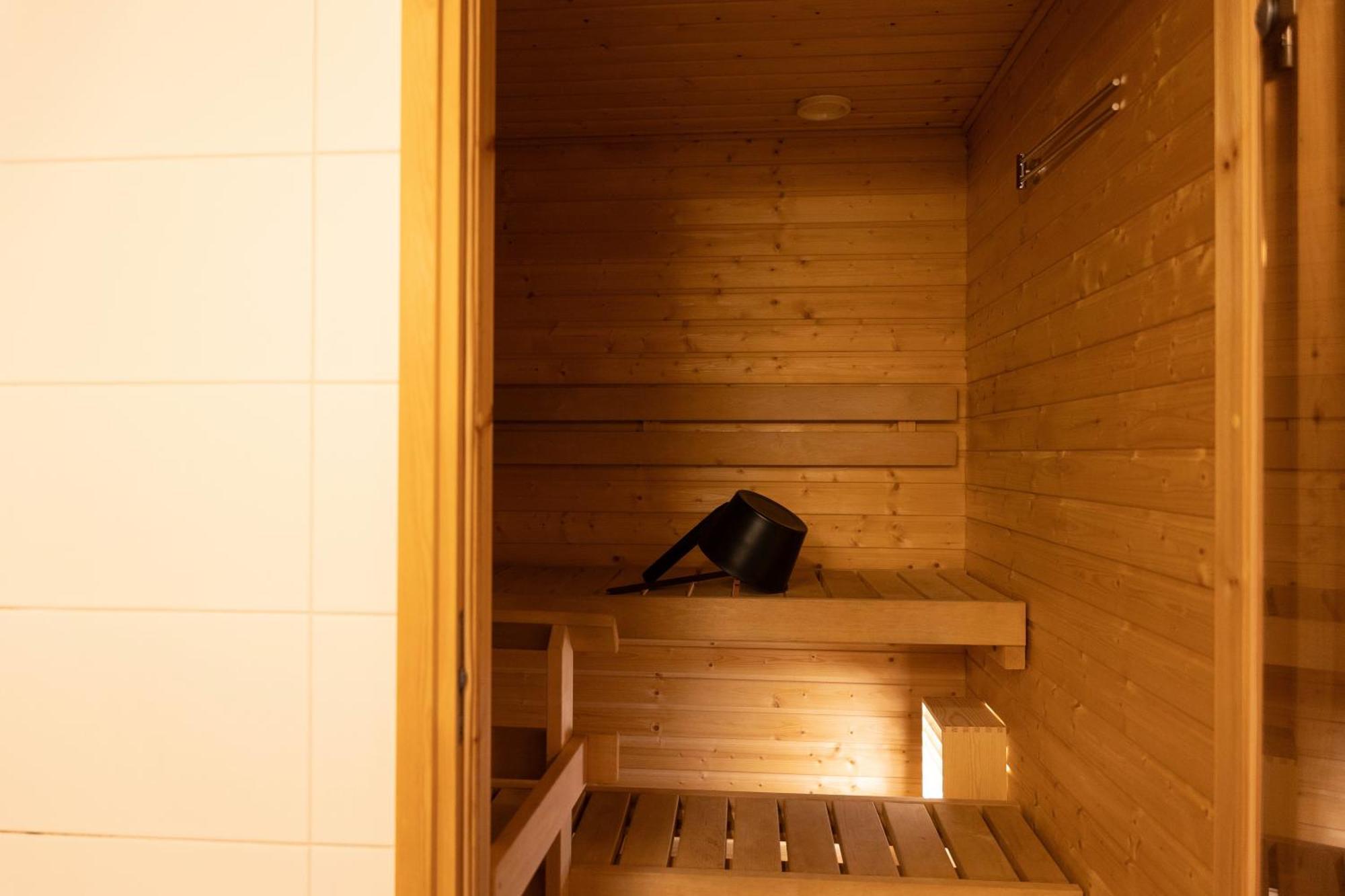 Aurora Paroni Suite With Sauna โรวานิเอมิ ภายนอก รูปภาพ